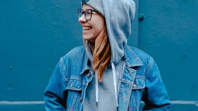 911吃瓜网曝：某女团成员直播互撕现场，场面失控